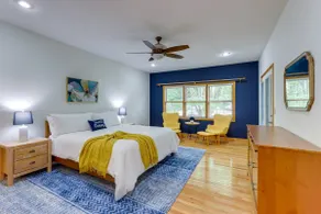 Downtown Modern Home-KING Bed~Massage Chair~Office - Image 2