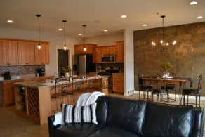 Premier Location with Lake View - Image 4