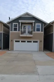 Premier Location with Lake View - Image 2