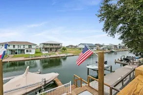 Waterfront canal home! Private pool, fishing! - Image 2