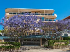 Amazing Top floor 3Bed, close to hospital n beach - Image 2