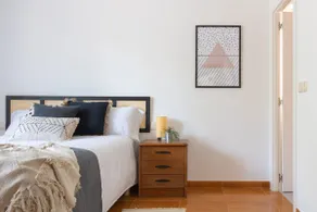 Spacious and bright apartment - Image 3