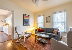 Modern retreat in heart of town - Image 2