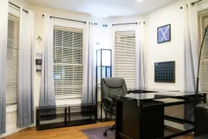 Modern & Stylish 1-BR Condo near Downtown - Image 3