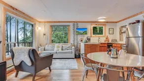Cozy Lakeside Cabin with Modern Amenities. Romantic Escape 1.75 hrs from Seattle - Image 4