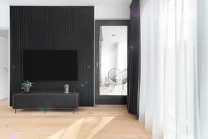 Balcony • TV & Netflix • 100Mbs - Image 4