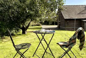 Cosy Herefordshire retreat, king bed, fire, view, - Image 5