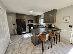 Cul-de-sac | Family Friendly | Easy Access To i24 - Image 3