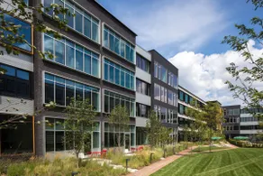 Tranquil 1 Bedroom Apartment in Amenity Building - Image 3