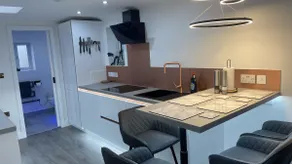 Private Luxury By The Sea, With A Personal Gym, Hot Tub, And Free Parking! - Image 3