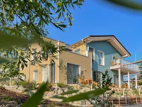 Sunny terrace overlooking the lake - Image 5