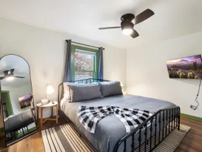 Newly Renovated Cottage*Hot Tub*Dog Friendly* - Image 4