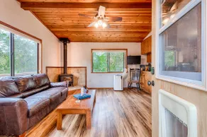 Petite Chalet with deck near Loch Lomond! - Image 5