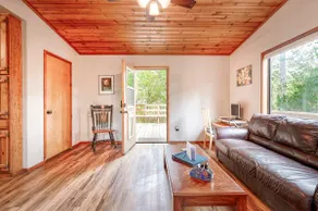 Petite Chalet with deck near Loch Lomond! - Image 3