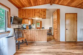 Petite Chalet with deck near Loch Lomond! - Image 2