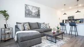Swanky Atlanta Apartment - Image 5