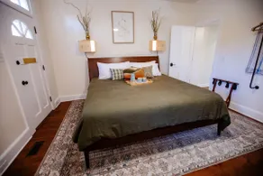 German Village Gem: Cozy Luxury & Hot Tub Haven - Image 2