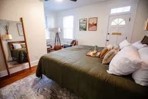 German Village Gem: Cozy Luxury & Hot Tub Haven - Image 3