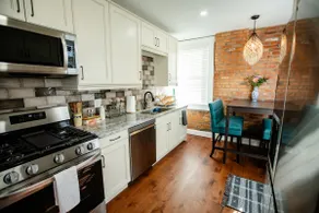 German Village Gem: Cozy Luxury & Hot Tub Haven - Image 5