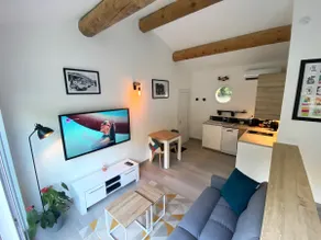 Guest house with garden - Image 3