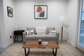 Trendy Central 2bed/2.5bath Apt - Image 2