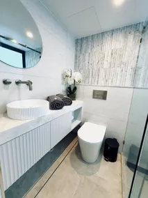 Stylish 1BR Near Harbour and CBD - Image 4