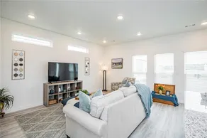 Warm and cozy new home - Image 4