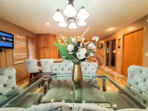 Wow! The entire home with stylish design! - Image 3