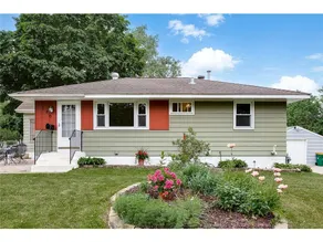 Wow! The entire home with stylish design! - Image 2
