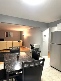 Spacious Downtown 3BR Home, 4bds - Image 2