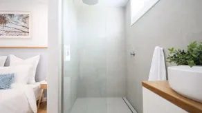 Luxury studio, steps from ocean - Image 3