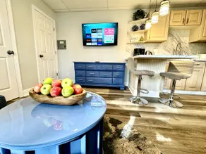 Cozy, sunny condo. Pet friendly - Image 2