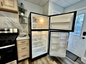 Cozy, sunny condo. Pet friendly - Image 5
