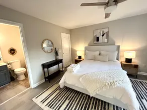 Centrally Located Lovely Studio+ Private Entrance - Image 3
