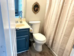 Centrally Located Lovely Studio+ Private Entrance - Image 2