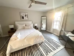 Centrally Located Lovely Studio+ Private Entrance - Image 5