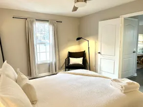Centrally Located Lovely Studio+ Private Entrance - Image 4