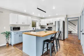 Fenced Yard | King Bed | Close 2 Beaches & Kport - Image 2