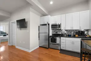 Quaint 2BD Condo+ City living flat+Free Parking - Image 3