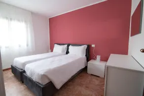 Spacious and modern two-bedroom on Corso Palladio - Image 5