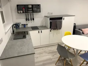 Modern 1-Bed Annexe - Image 3