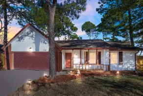 The Aster Oasis | 4BR 7 Beds + Yard, Patio & Style - Image 5