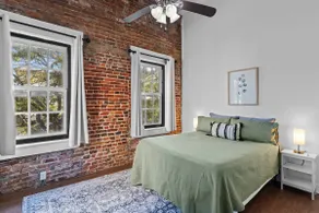 The Vine - Historic Downtown Stay Near Riverfront - Image 2