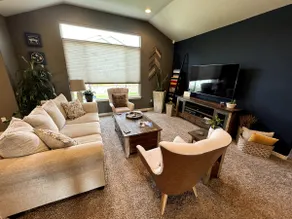 Entire Home Downtown & Short Mountain Drives Await - Image 3