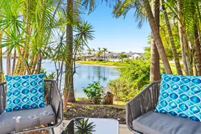 Stunning Waterfront Home (3 Large En-Suites!) - Image 2