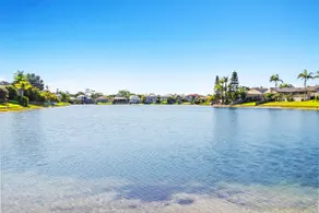 Stunning Waterfront Home (3 Large En-Suites!) - Image 3