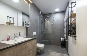 Beautiful and modern apartment, very convenient - Image 4