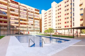 Perfect Location Luxury Beach Apartment - Image 4