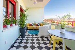 Perfect Location Luxury Beach Apartment - Image 2