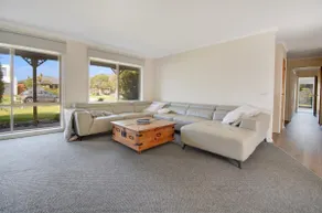 Stylish Renovated Beach House on the Bellarine - Image 4